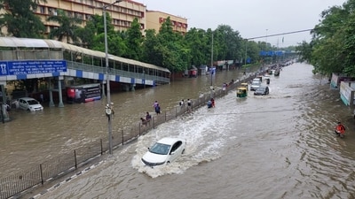 The ITO area is seen filled with a deluge of floodwater, a result of the Yamuna River rising due to the heavy release of water from the Hathni Kund barrage in Haryana. This rise follows incessant rain in northern India over the past few days. (HT Photo) The ITO area is seen filled with a deluge of floodwater, a result of the Yamuna River rising due to the heavy release of water from the Hathni Kund barrage in Haryana. This rise follows incessant rain in northern India over the past few days. (HT Photo)