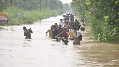 Flooding near the Yamuna has reached record levels. (HT photo) Flooding near the Yamuna has reached record levels. (HT photo)