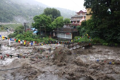A swollen Beas River after heavy rains in Kullu, Himachal Pradesh. (Aqil Khan/HT PHOTO) A swollen Beas River after heavy rains in Kullu, Himachal Pradesh. (Aqil Khan/HT PHOTO)
