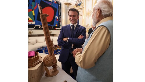 Sandalwood Sitar for French President Emmanuel Macron Sandalwood Sitar for French President Emmanuel Macron