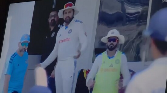 Rohit Sharma signalling to Ishan Kishan