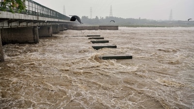 Between July 9 and 13, the amount of water released by the barrage varied between 9,300 and 359,000 cusecs. (Rahul Singh) Between July 9 and 13, the amount of water released by the barrage varied between 9,300 and 359,000 cusecs. (Rahul Singh)