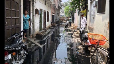 Areas, including Dhokka Mohalla, Dharampura and Maharaja Ranjit Singh Park, in Ludhiana, are still waterlogged. (HT Photo) Areas, including Dhokka Mohalla, Dharampura and Maharaja Ranjit Singh Park, in Ludhiana, are still waterlogged. (HT Photo)