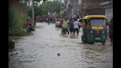 Badarpur village is waterlogged due to the flooding of the Yamuna river and has virtually turned into an island, like many other nearby villages. (Sakib Ali/HT Photo) Badarpur village is waterlogged due to the flooding of the Yamuna river and has virtually turned into an island, like many other nearby villages. (Sakib Ali/HT Photo)