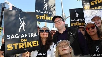 CORRECTION / TOPSHOT - SAG-AFTRA President Fran Drescher (C L), with National Executive Director & Chief Negotiator, Duncan Crabtree-Ireland (C R) and actress Frances Fisher (C bottom), joins Writers Guild members at a picket line outside Netflix in Los Angeles on July 14, 2023. Tens of thousands of Hollywood actors went on strike at midnight July 13, 2023, effectively bringing the giant movie and television business to a halt as they join writers in the first industry-wide walkout for 63 years. (AFP) CORRECTION / TOPSHOT - SAG-AFTRA President Fran Drescher (C L), with National Executive Director & Chief Negotiator, Duncan Crabtree-Ireland (C R) and actress Frances Fisher (C bottom), joins Writers Guild members at a picket line outside Netflix in Los Angeles on July 14, 2023. Tens of thousands of Hollywood actors went on strike at midnight July 13, 2023, effectively bringing the giant movie and television business to a halt as they join writers in the first industry-wide walkout for 63 years. (AFP)