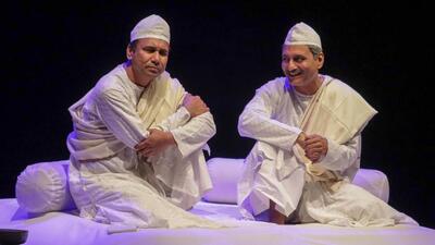 Dastangos Darain Shahidi (Left) and Mahmood Farooqui (Right) use mnemonics to remember the long passages in their performances. Farooqui says, “I have grown up memorising the tables, the Quran, poems, and Sanskrit shlokas.” (HT Photo) Dastangos Darain Shahidi (Left) and Mahmood Farooqui (Right) use mnemonics to remember the long passages in their performances. Farooqui says, “I have grown up memorising the tables, the Quran, poems, and Sanskrit shlokas.” (HT Photo)