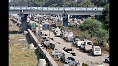 In 2022, the civic body auctioned 1,200 vehicles and recovered ₹1.50 crores. (HT PHOTO) In 2022, the civic body auctioned 1,200 vehicles and recovered ₹1.50 crores. (HT PHOTO)