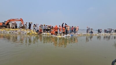 One of the two breaches in Sutlej’s Dhussi Bundh has been plugged in Kapurthala district (HT Photo) One of the two breaches in Sutlej’s Dhussi Bundh has been plugged in Kapurthala district (HT Photo)