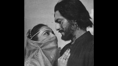 Ravindra Mahajani (right) and Kalpana Iyer in a still from the film Kanoon Kanoon Hai. (HT ARCHIVES) Ravindra Mahajani (right) and Kalpana Iyer in a still from the film Kanoon Kanoon Hai. (HT ARCHIVES)