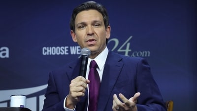 DES MOINES, IOWA - JULY 14: Florida Governor Ron DeSantis speaks to guests at the Family Leadership Summit on July 14, 2023 in Des Moines, Iowa. (Getty Images via AFP) DES MOINES, IOWA - JULY 14: Florida Governor Ron DeSantis speaks to guests at the Family Leadership Summit on July 14, 2023 in Des Moines, Iowa. (Getty Images via AFP)