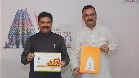(L-R) Prasad Lad, chairman, International Temples Convention & Expo 2023 and Giresh Kulkarni, founder of Temple Connect and International Temples Convention and Expo 2023. (HT PHOTO)