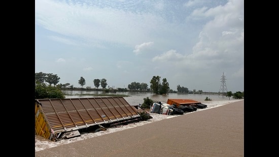 The road link to Sangrur, Patiala and cities in Haryana was snapped. (HT Photo)