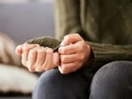 When we are on a busy schedule or just lazing through the day, we often do not realise that we are contributing to our anxiety. "Oftentimes, we move through our days without realizing we are contributing to the unhelpful mental state by different thought patterns or behavioral habits," wrote Therapist Kelly Vincent.