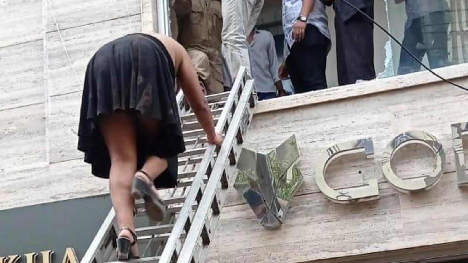 Delhi: 10 trapped in lift in South Ex nightclub rescued by fire services - Vimarsana News