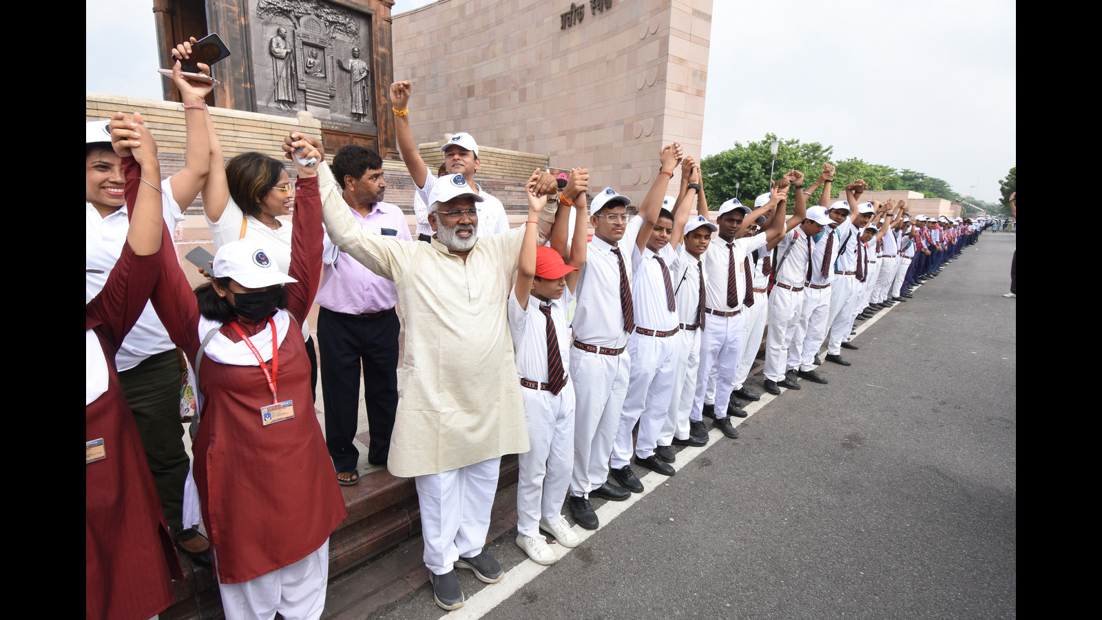 Human chain to raise awareness on water conservation - Vimarsana News