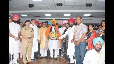 Cabinet minister Balkar Singh during an award function at Police DAV Public School, Police Line, on Sunday. (HT Photo)