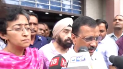 Delhi chief minister Arvind Kejriwal with revenue minister Atishi visited relief camps in flood-affected areas on Sunday (Twitter Photo)