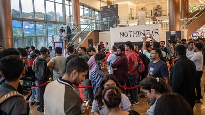 Day one of Bengaluru’s Drops witnessed a huge rush with hundreds of customers queuing up for hours to get their hands on the Nothing Phone (2). (Twitter) Day one of Bengaluru’s Drops witnessed a huge rush with hundreds of customers queuing up for hours to get their hands on the Nothing Phone (2). (Twitter)