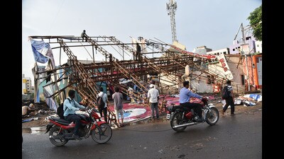 On April 17, 2023, a hoarding fell down at Kiwale killing five persons. After the incident, the Pune district administration conducted a survey in the PMRDA region. (HT PHOTO) On April 17, 2023, a hoarding fell down at Kiwale killing five persons. After the incident, the Pune district administration conducted a survey in the PMRDA region. (HT PHOTO)