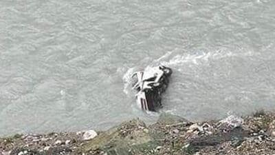 The CRPF vehicle rolled down into a Nallah in Jammu and Kashmir Sonmarg (Twitter Photo)