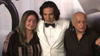 Pooja Bhatt, Rahul Roy and Mahesh Bhatt during the promotions of Cabaret Pooja Bhatt, Rahul Roy and Mahesh Bhatt during the promotions of Cabaret