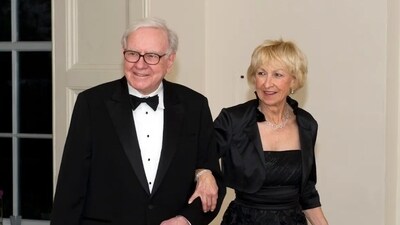 Warren Buffet with wife Astrid in an undated photograph. (via NYP) Warren Buffet with wife Astrid in an undated photograph. (via NYP)