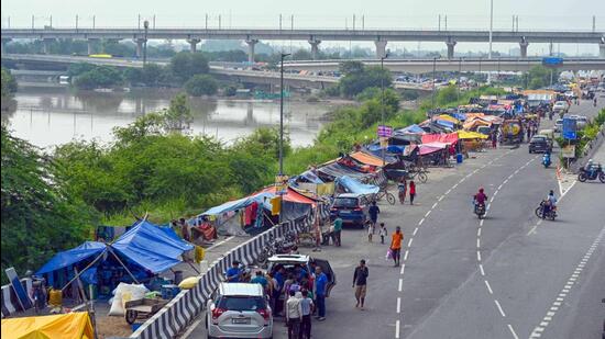 An LG secretariat official said that the compulsory meeting of the flood control committee should have taken place by the end of June. (Sanjeev Verma/HT)
