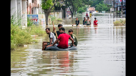 The flooding in Loni has impacted nine villages, the Tronica City industrial area, and nearby areas such as Puja Colony and Khanna Nagar, affecting an estimated population of 10,000 to 12,000 directly or indirectly. (Sakib Ali/HT Photo)