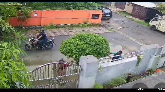 The incident took place in the Talkatora area of Lucknow. (CCTV Footage)