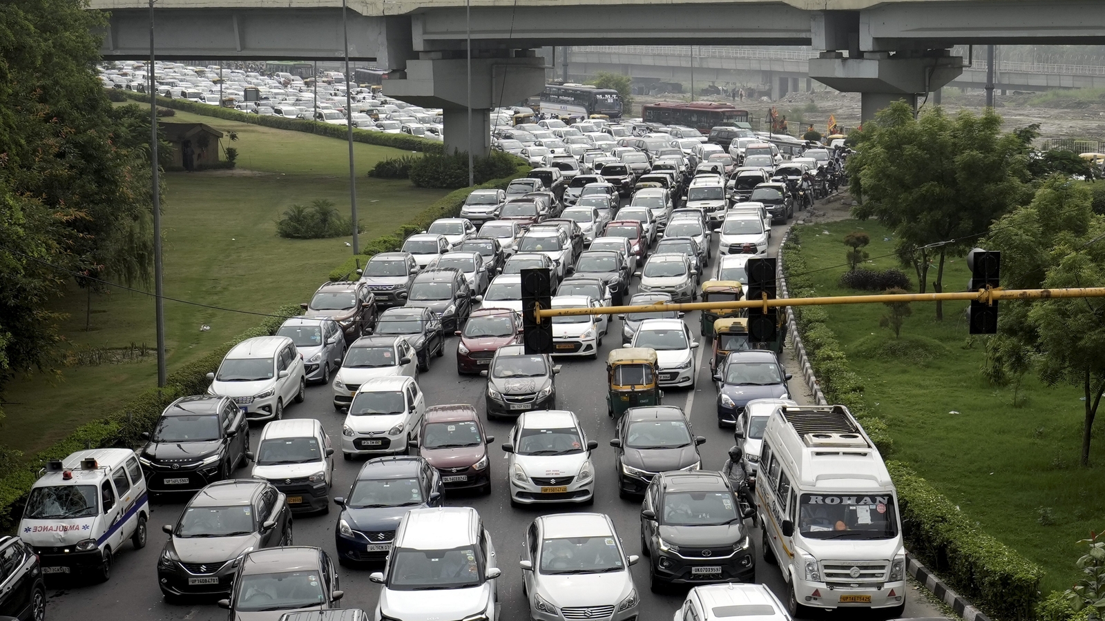 More routes open for traffic movement as Yamuna water recedes in Delhi. Details - Vimarsana News