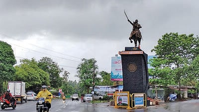 A 20-ft-high statue of Chhatrapati Shivaji has been installed on an elevated pedestal in the centre of a fork in the road that leads to Saligao in Goa’s Calangute. (HT Photo) A 20-ft-high statue of Chhatrapati Shivaji has been installed on an elevated pedestal in the centre of a fork in the road that leads to Saligao in Goa’s Calangute. (HT Photo)