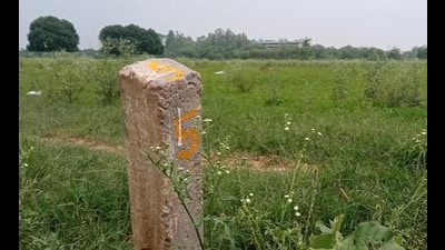 A total of 18 pillars have been erected to mark the land. (Sant Arora/HT) A total of 18 pillars have been erected to mark the land. (Sant Arora/HT)