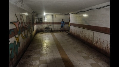 Bad condition of Vimannagar subway (Shankar Narayan/HT PHOTO)