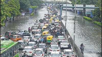 Commuters stuck in a traffic jam during peak morning hours at ITO, in New Delhi on Monday. (Vipin Kumar/HT) Commuters stuck in a traffic jam during peak morning hours at ITO, in New Delhi on Monday. (Vipin Kumar/HT)