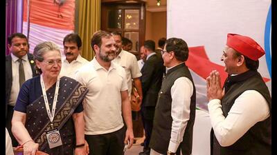 Congress party leaders Sonia Gandhi, Rahul Gandhi and Samajwadi Party leaders Akhilesh Yadav, Ram Gopal Yadav during the Opposition leaders’ dinner meeting, in Bengaluru on Monday. (ANI Photo) Congress party leaders Sonia Gandhi, Rahul Gandhi and Samajwadi Party leaders Akhilesh Yadav, Ram Gopal Yadav during the Opposition leaders’ dinner meeting, in Bengaluru on Monday. (ANI Photo)