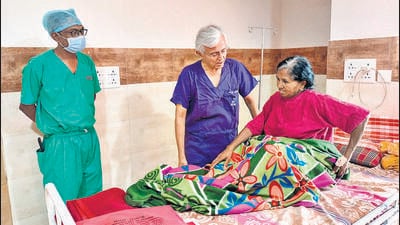 Dr Shekhar Bhojraj with Dr Datta Bhalavi checking on Satyabhama Khobragade,56, post spine surgery for slip disc at SEARCH’s Maa Danteshwari Dawakhana on July 15. (HT Photo)