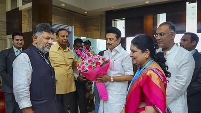 Karnataka deputy chief minister DK Shivakumar welcoming Tamil Nadu chief minister MK Stalin. (PTI) Karnataka deputy chief minister DK Shivakumar welcoming Tamil Nadu chief minister MK Stalin. (PTI)