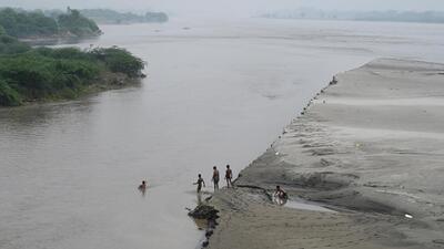 People continue to visit the Yamuna River despite advisories, on Monday. (Sunil Ghosh/HT Photo) People continue to visit the Yamuna River despite advisories, on Monday. (Sunil Ghosh/HT Photo)