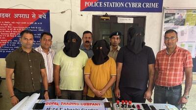 Police recovered 14 mobile phones and eight bank account kits from the accused. (HT Photo) Police recovered 14 mobile phones and eight bank account kits from the accused. (HT Photo)