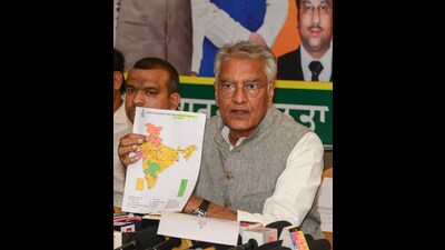 Punjab Bharatiya Janata Party (BJP) president Sunil Jakhar addresses a press conference, in Jalandhar on Monday. (ANI)
