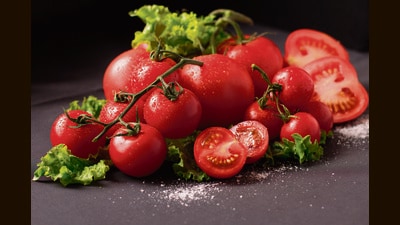 Restaurants are using tomato puree, curd, tamarind and other substitutes for tomato (Photo: Shutterstock) Restaurants are using tomato puree, curd, tamarind and other substitutes for tomato (Photo: Shutterstock)