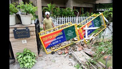 The damaged wall of retired IAS officer IS Sandhu’s house in Sector 8-C, Chandigarh, on Monday. (Keshav Singh/HT) The damaged wall of retired IAS officer IS Sandhu’s house in Sector 8-C, Chandigarh, on Monday. (Keshav Singh/HT)