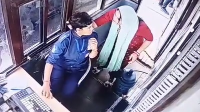 CCTV footage shows the accused pulling the female employee's hair (Screengrab) CCTV footage shows the accused pulling the female employee's hair (Screengrab)