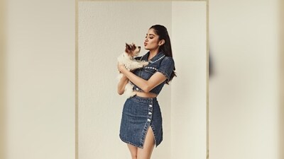 Janhvi Kapoor's post featured her adorable furry friends. "dog day afternoon," the Dhadak actor wrote in the caption area. (Instgaram/@janhvikapoor) Janhvi Kapoor's post featured her adorable furry friends. "dog day afternoon," the Dhadak actor wrote in the caption area. (Instgaram/@janhvikapoor)