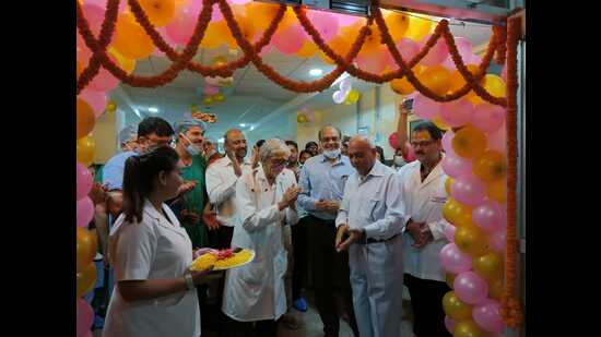 Padma awardee Prof TK Lahiri, BHU rector Prof VK Shukla inaugurating OT of cardiothoracic surgery department at CSSB building, SSL, IMS-BHU. (HT PHOTO)