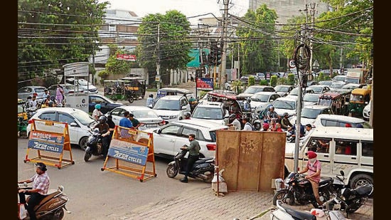 The traffic jam following the closure of Bharat Nagar Chowk in Ludhiana on Monday. (HT Photo)