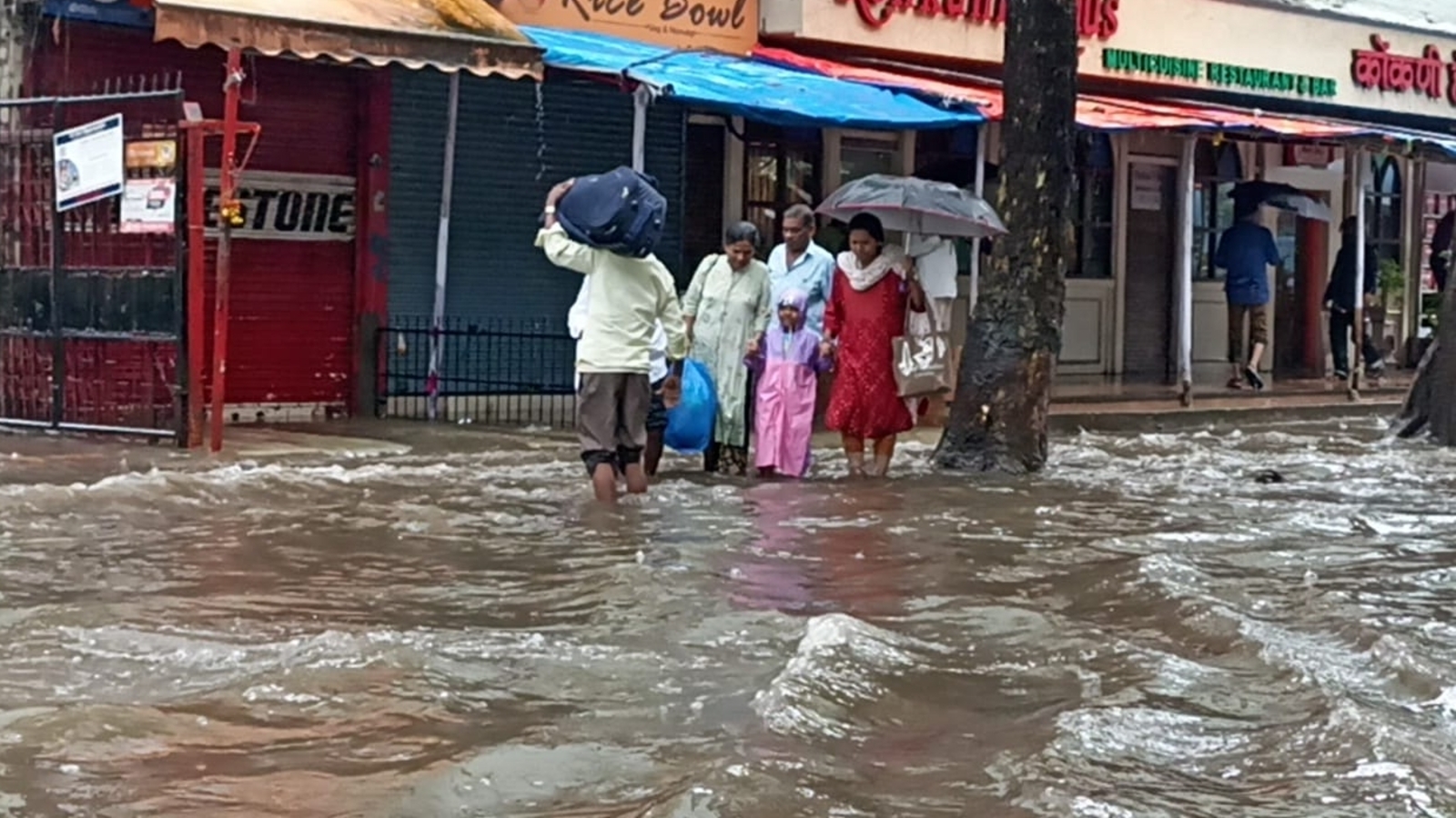 Orange alert issued for parts of Mumbai, heavy rainfall likely to continue - Vimarsana News