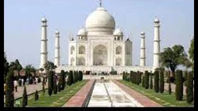 5 arrested for attacking tourist in Agra (file) 5 arrested for attacking tourist in Agra (file)