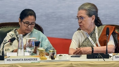 Congress Parliamentary Party (CPP) chairperson Sonia Gandhi in a conversation with West Bengal chief minister Mamata Banerjee during the second day of the joint Opposition meeting in Bengaluru on Tuesday. (ANI)