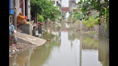 Approximately 10,000 to 12,000 people have been affected by the floods, according to official estimates. (Sakib Ali/HT Photo) Approximately 10,000 to 12,000 people have been affected by the floods, according to official estimates. (Sakib Ali/HT Photo)